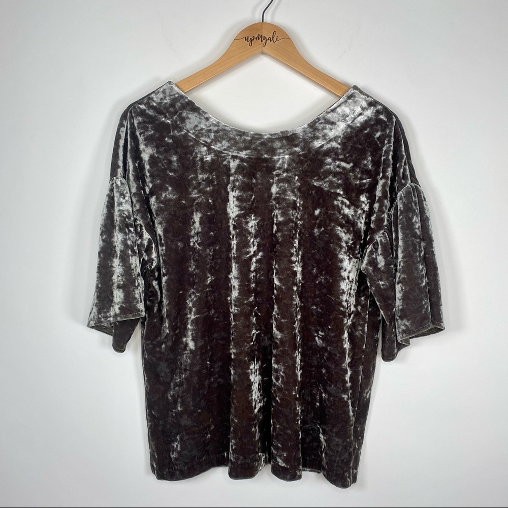 Bobeau Emma Flutter Short Sleeve Crushed Velvet Boho Top Olive Green Size Medium